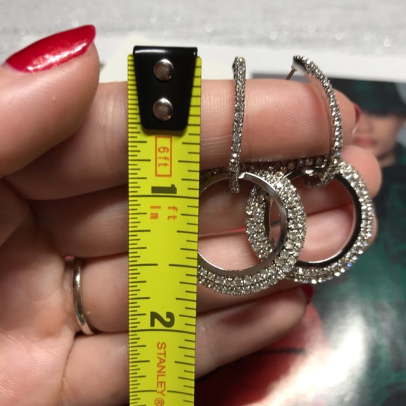 Silver tone earrings - Picture 4 of 4